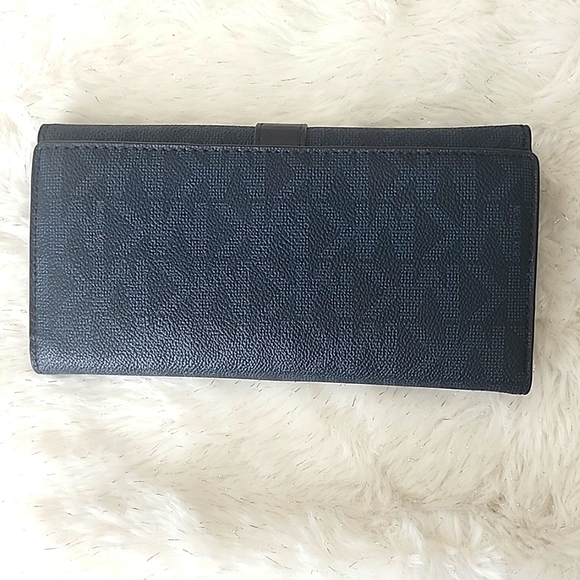 Authentic Michael Kors Wallet - Picture 2 of 6